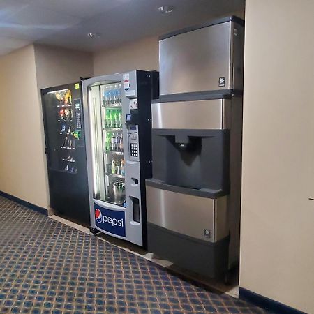 Quality Inn & Suites Eldridge Davenport North Экстерьер фото