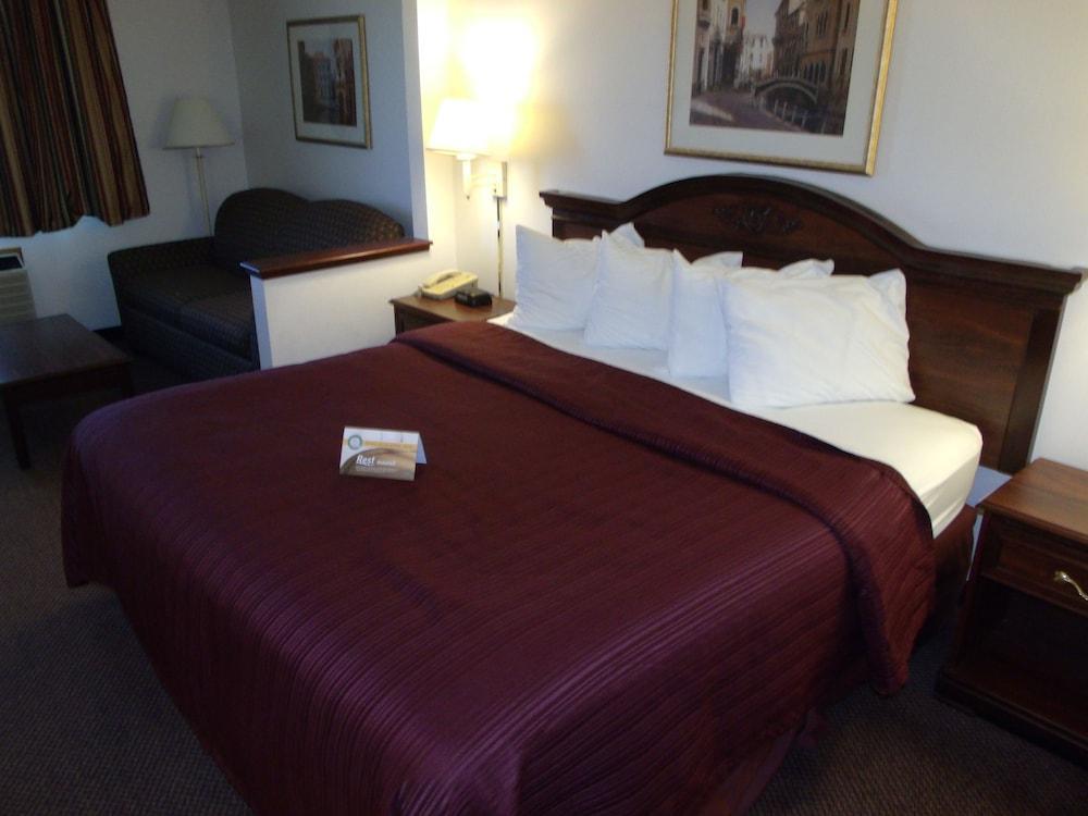 Quality Inn & Suites Eldridge Davenport North Экстерьер фото