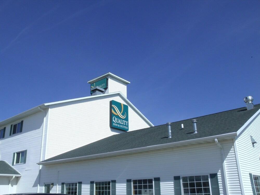 Quality Inn & Suites Eldridge Davenport North Экстерьер фото