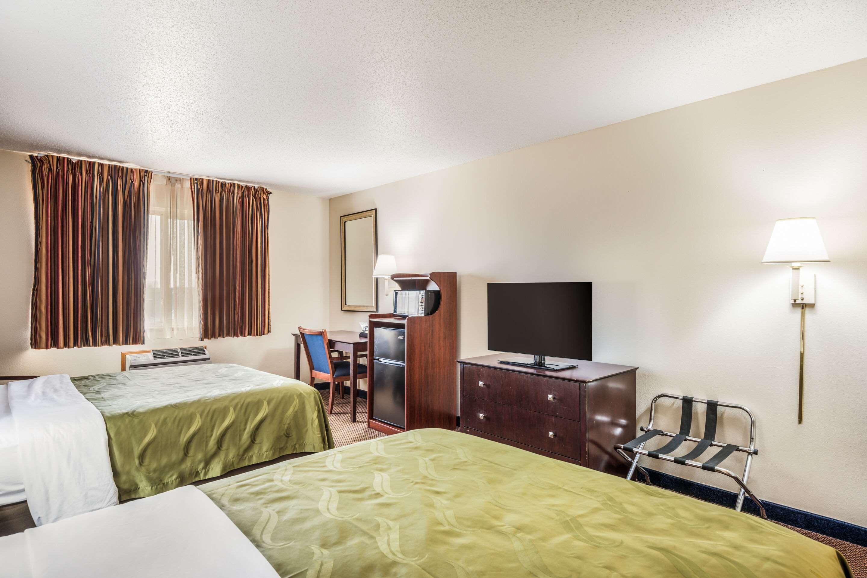 Quality Inn & Suites Eldridge Davenport North Экстерьер фото