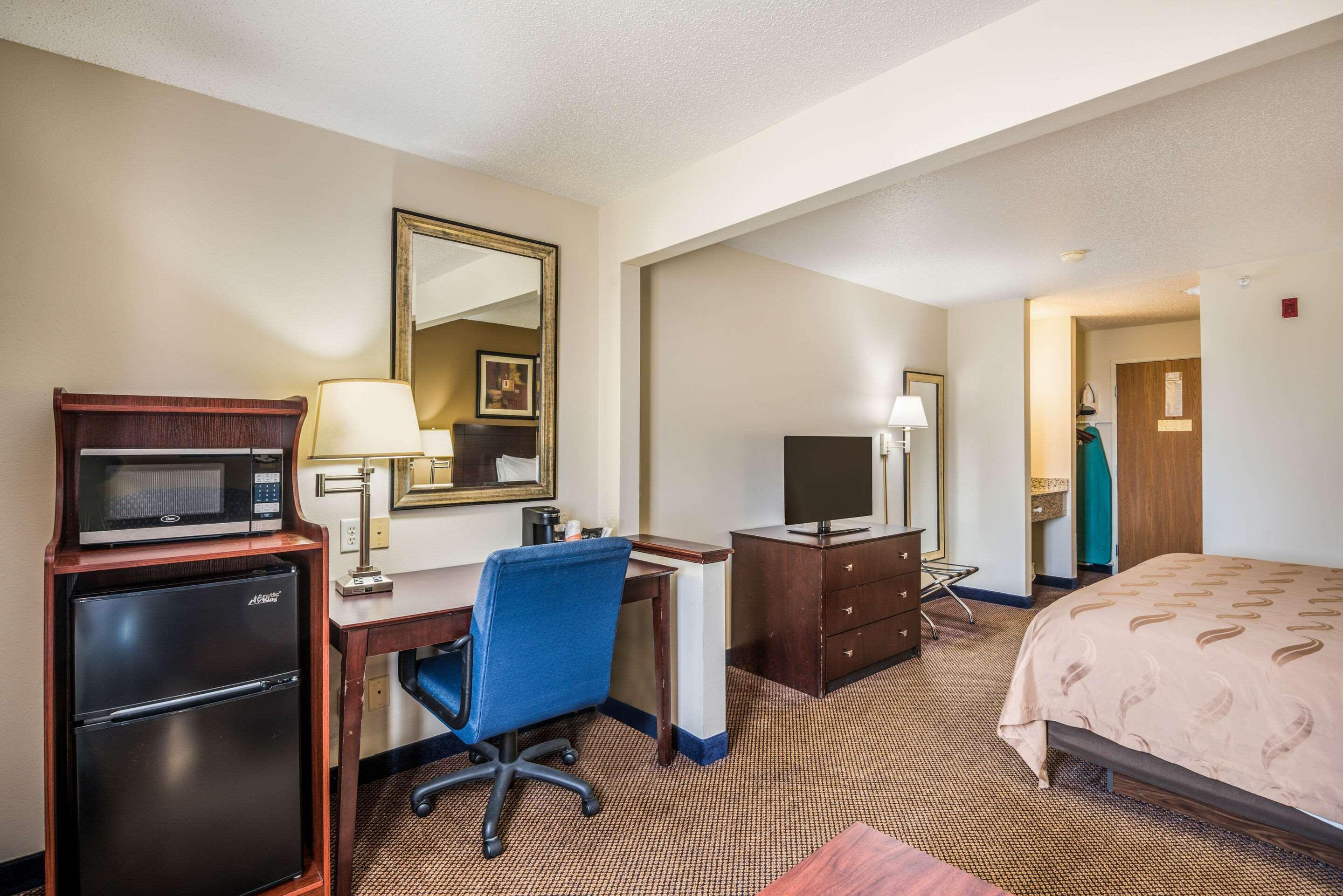 Quality Inn & Suites Eldridge Davenport North Экстерьер фото