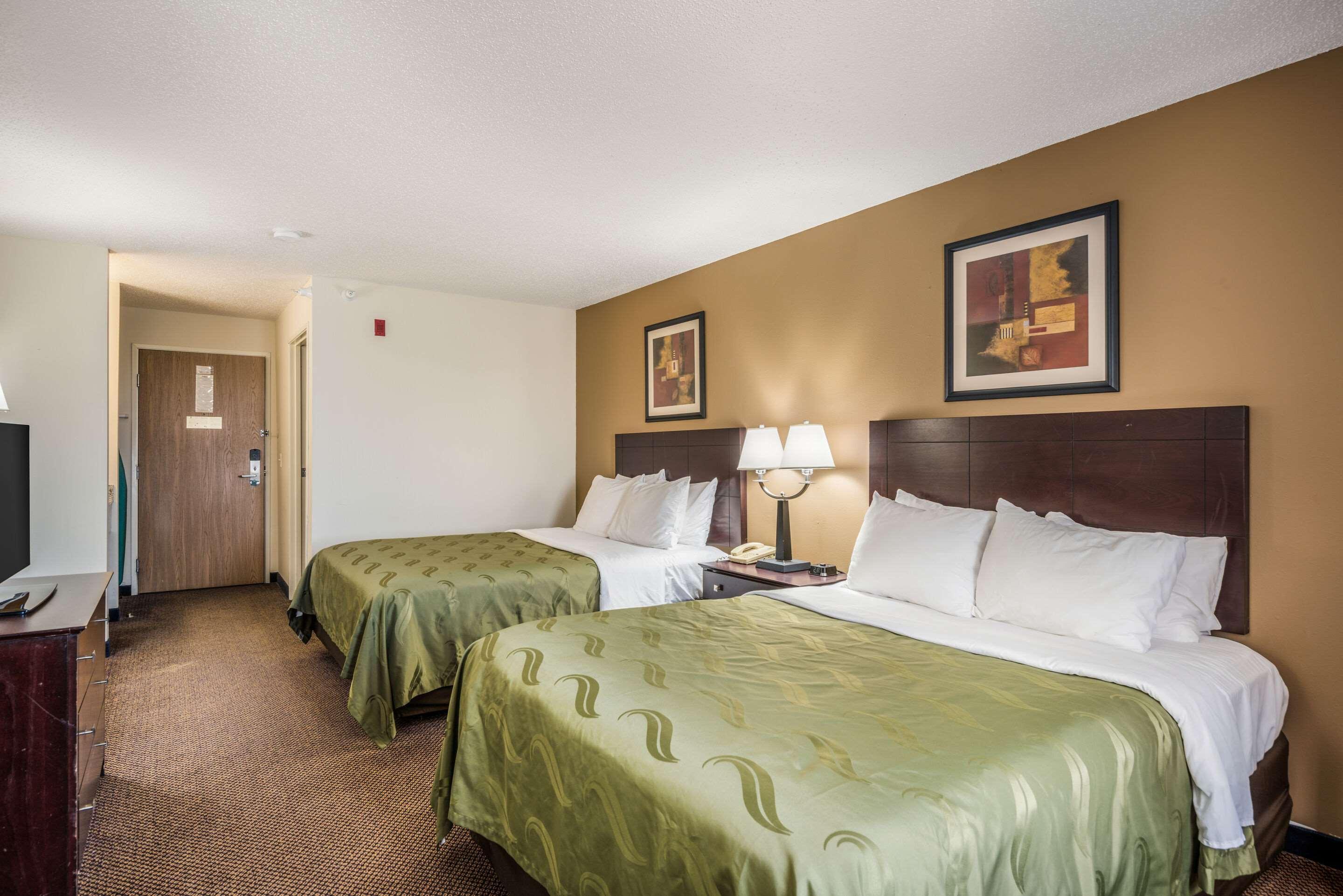 Quality Inn & Suites Eldridge Davenport North Экстерьер фото