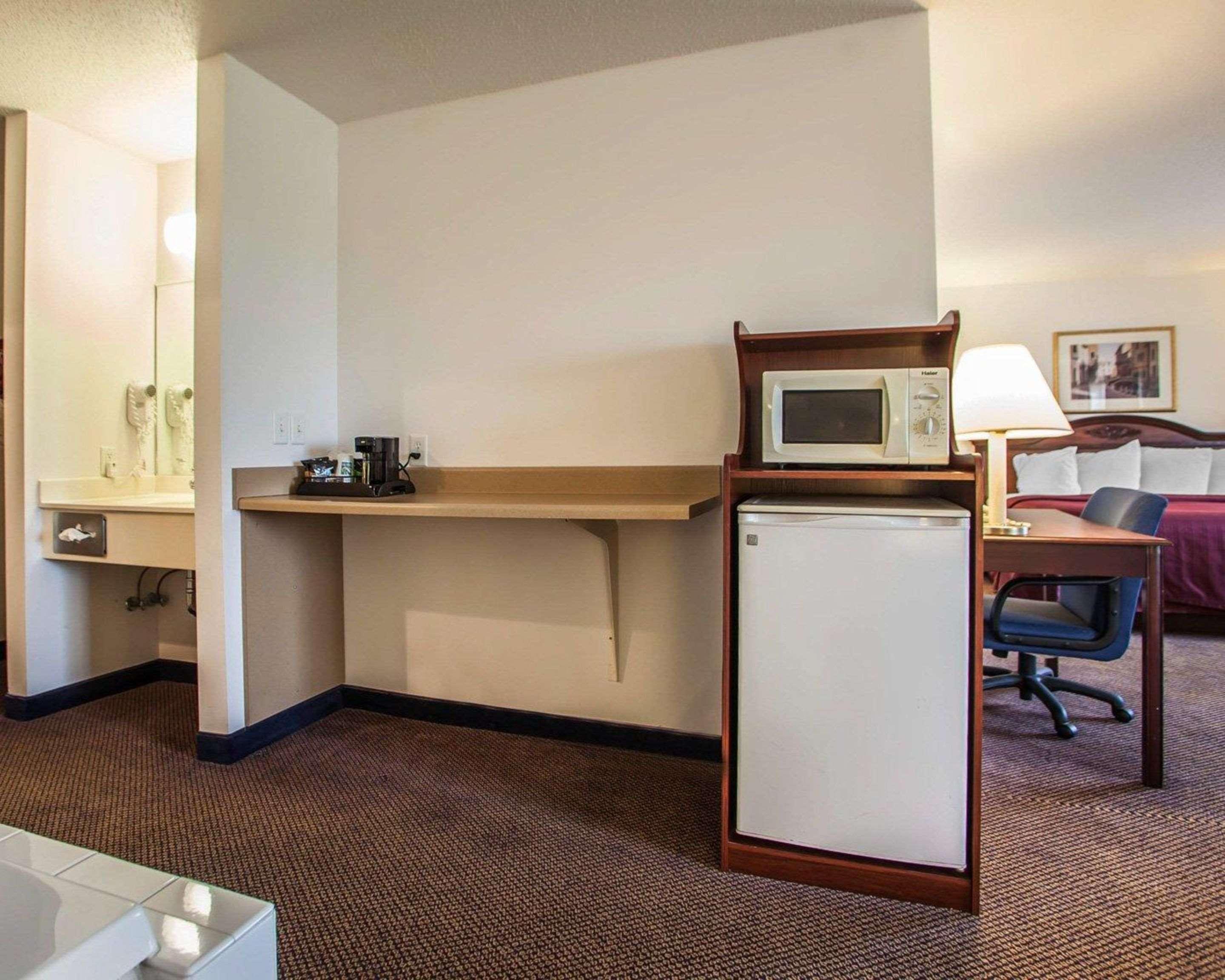Quality Inn & Suites Eldridge Davenport North Экстерьер фото