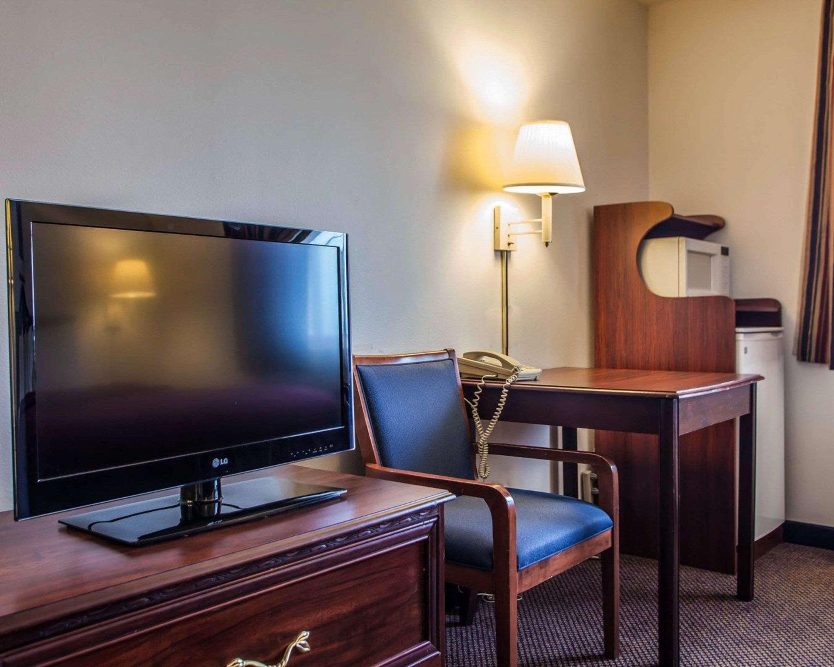 Quality Inn & Suites Eldridge Davenport North Экстерьер фото