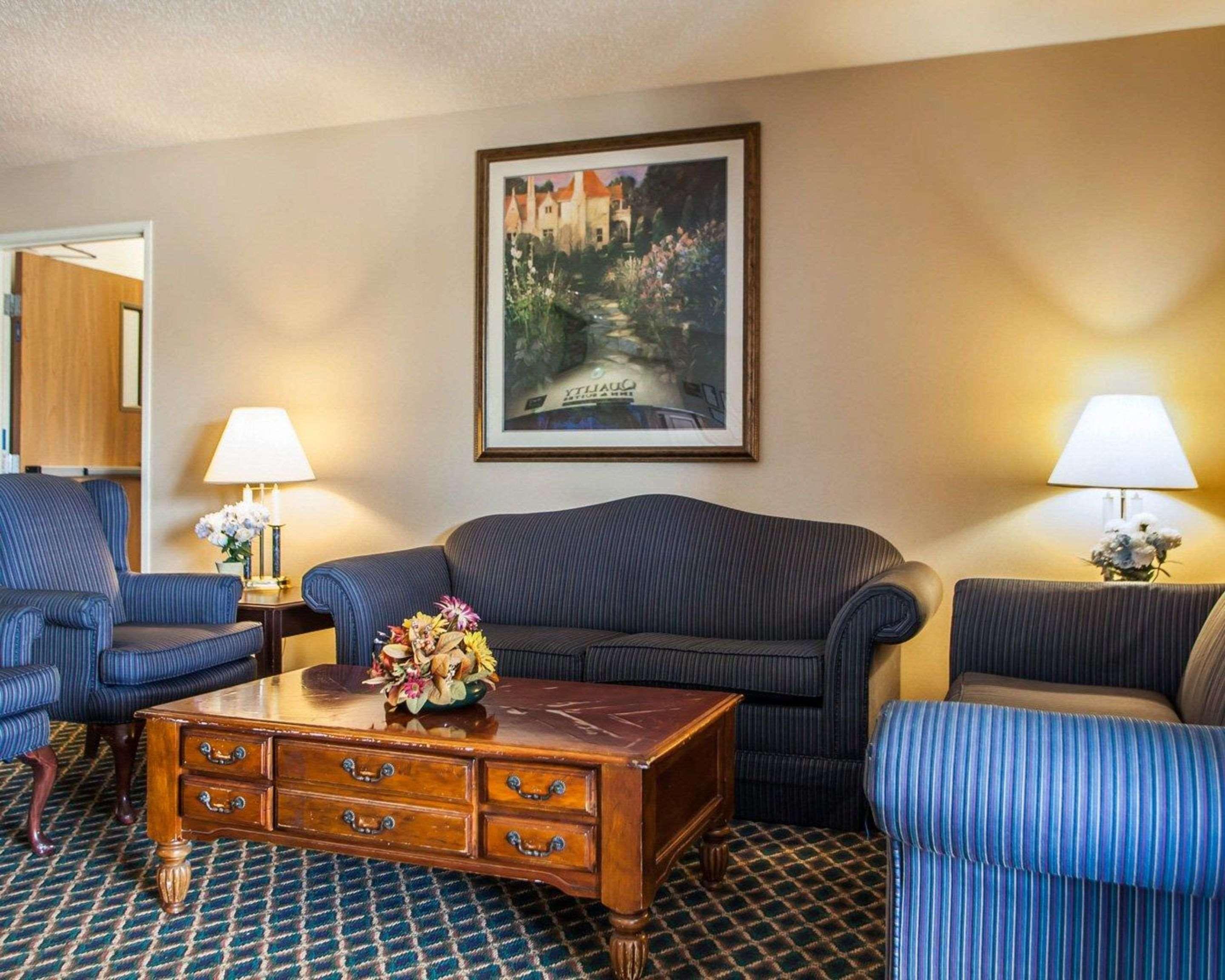 Quality Inn & Suites Eldridge Davenport North Экстерьер фото