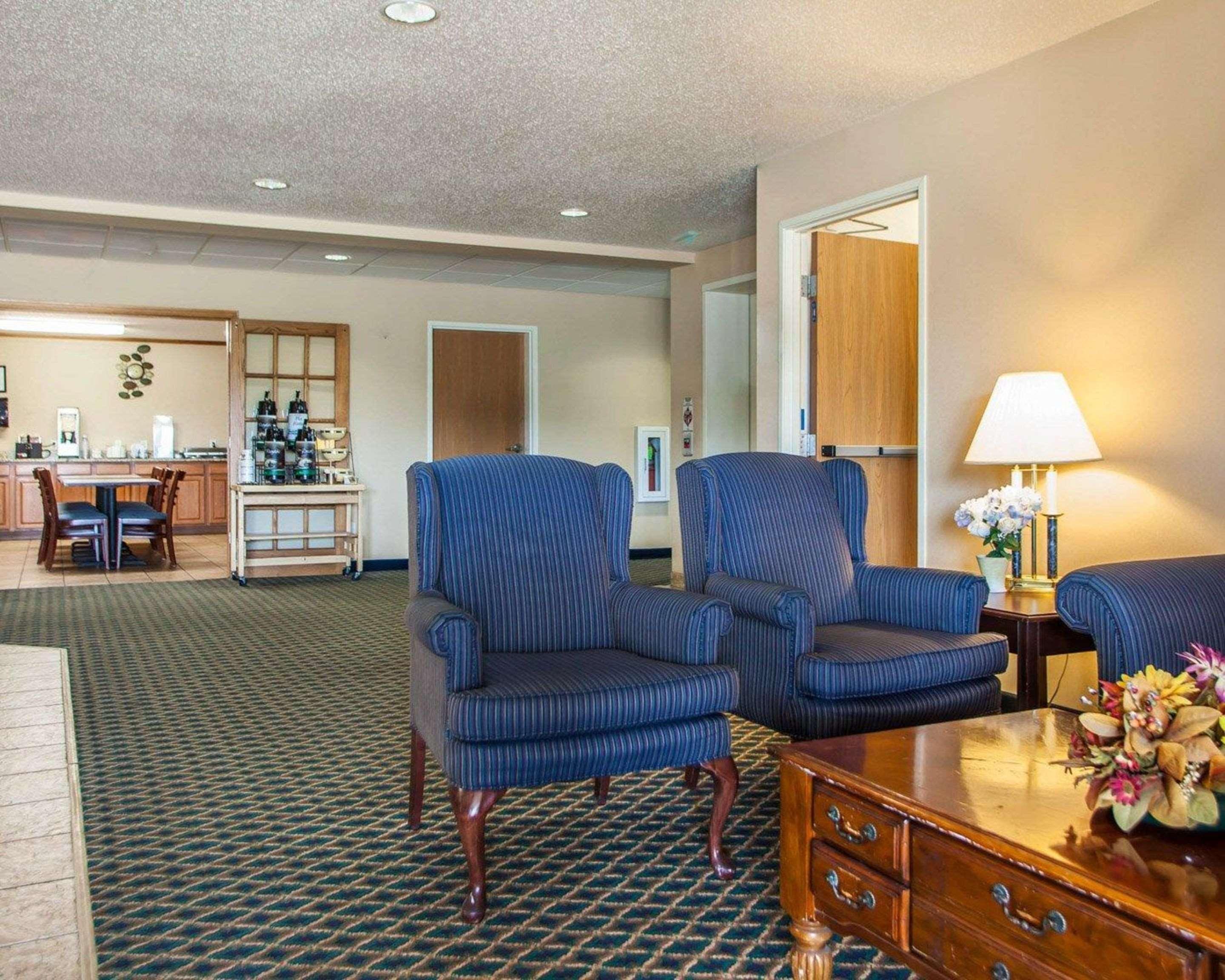 Quality Inn & Suites Eldridge Davenport North Экстерьер фото
