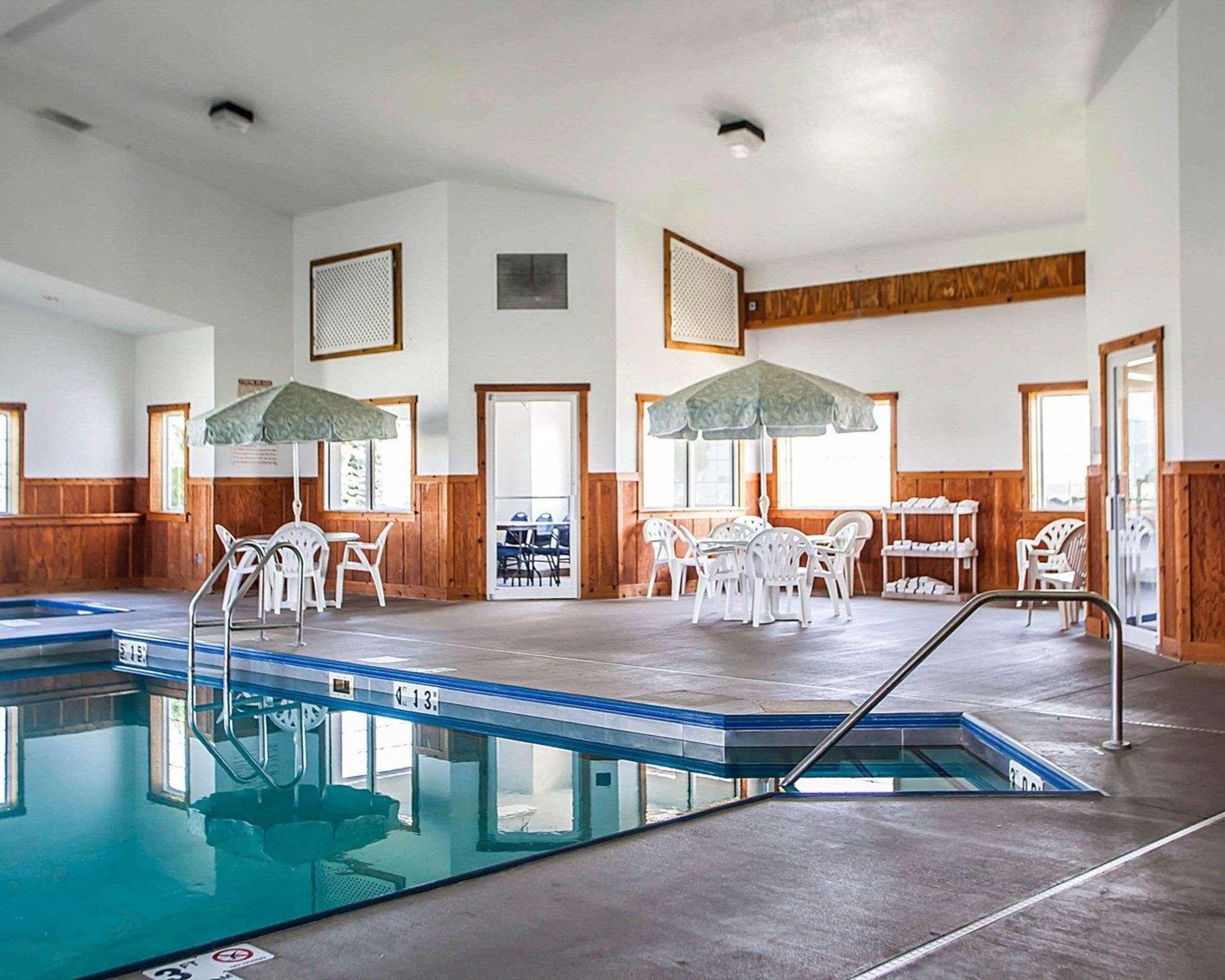 Quality Inn & Suites Eldridge Davenport North Экстерьер фото