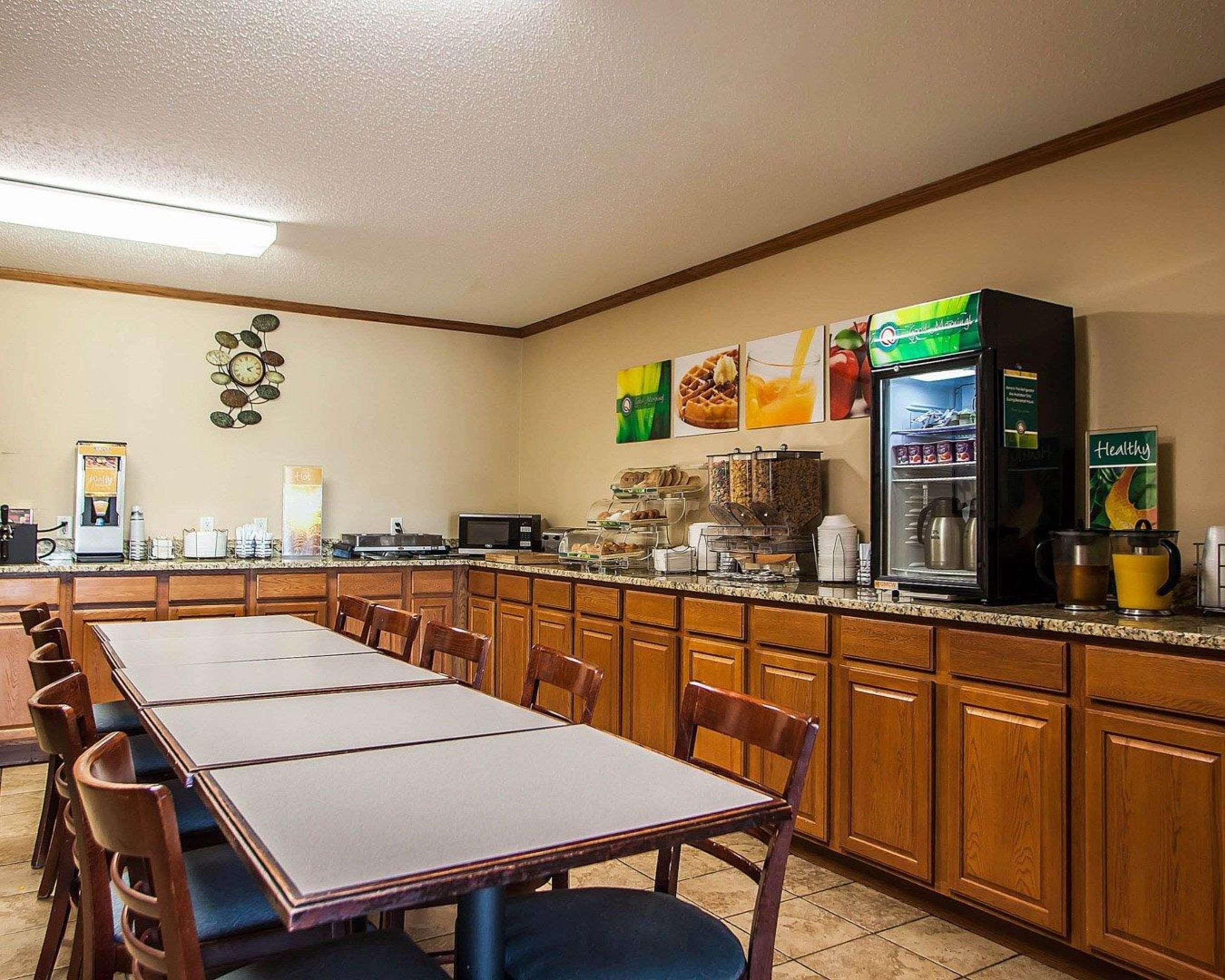 Quality Inn & Suites Eldridge Davenport North Экстерьер фото