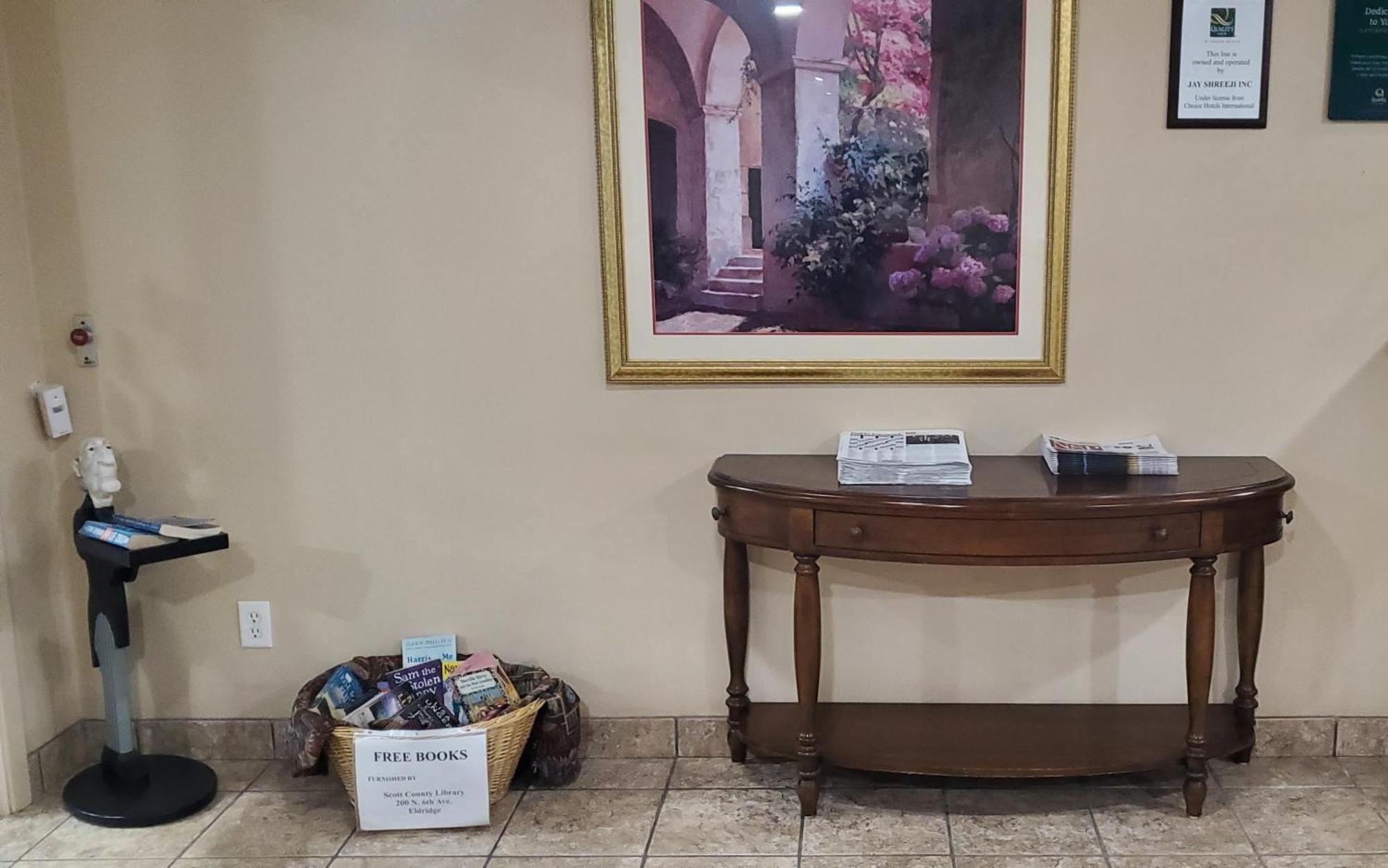 Quality Inn & Suites Eldridge Davenport North Экстерьер фото
